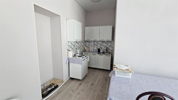 1-к квартира, 1/3 эт., 63м²