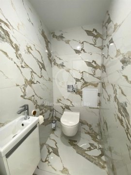 1-к квартира, 10/17 эт., 50м²